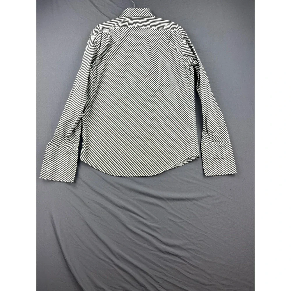 Banana Republic ships from